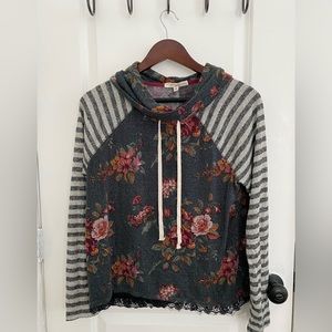 Turtle neck sweater(Lightly used)